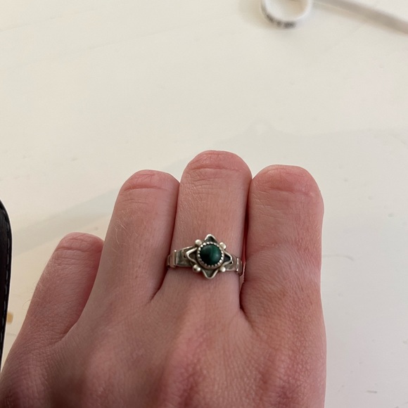 Sterling silver malachite ring - size 5.25-5.5 - Picture 2 of 4